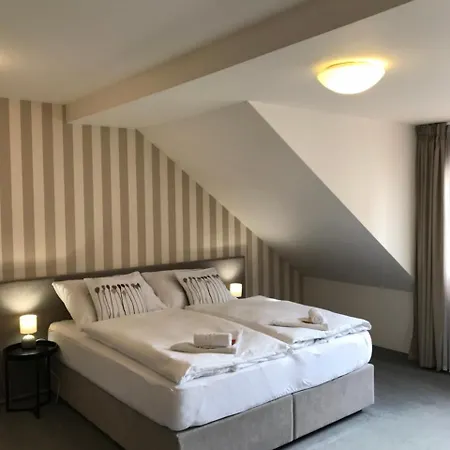 Ξενοδοχείο Hotel Rozmaryn B&B 3*